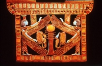 Pectoral avec Isis et Nephtys, 33 Ko