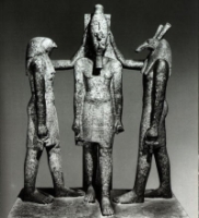 Ramsès II couronné par Seth (à droite) et Horus (à gauche), 29 Ko